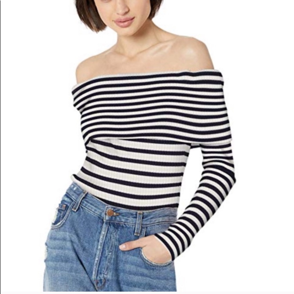 Ella Moss Off the shoulder Top!